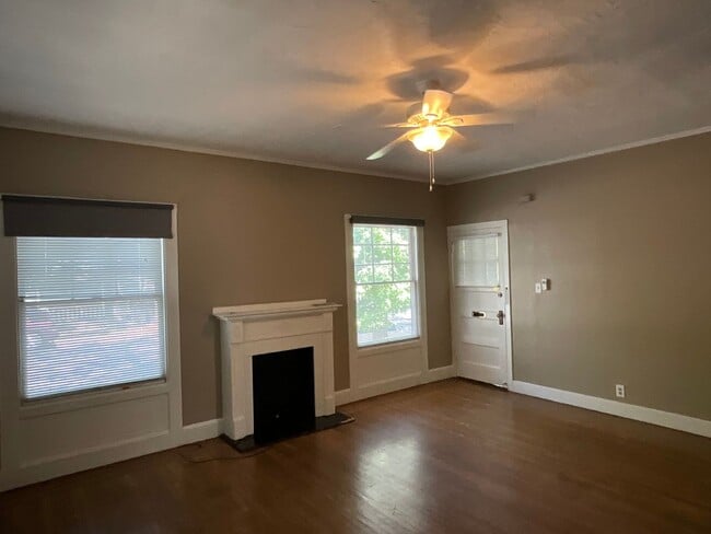 Photo - SPACIOUS ONE BEDROOM IN MIDTOWN!! House