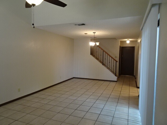 Building Photo - 705 Northcreek Dr