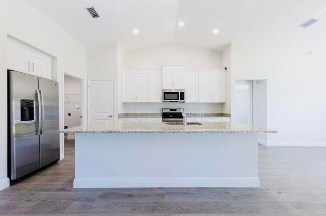 Foto del edificio - 2372 SW Import Dr