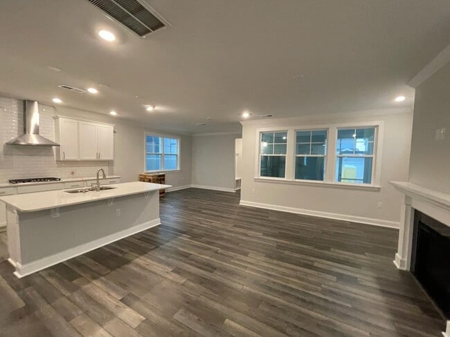 Building Photo - 380 Natsam Wds Wy