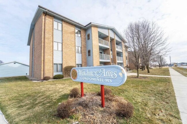 Building Photo - 9621 Merrillville Rd