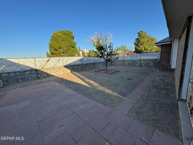 Building Photo - 1823 Chris Scott Dr