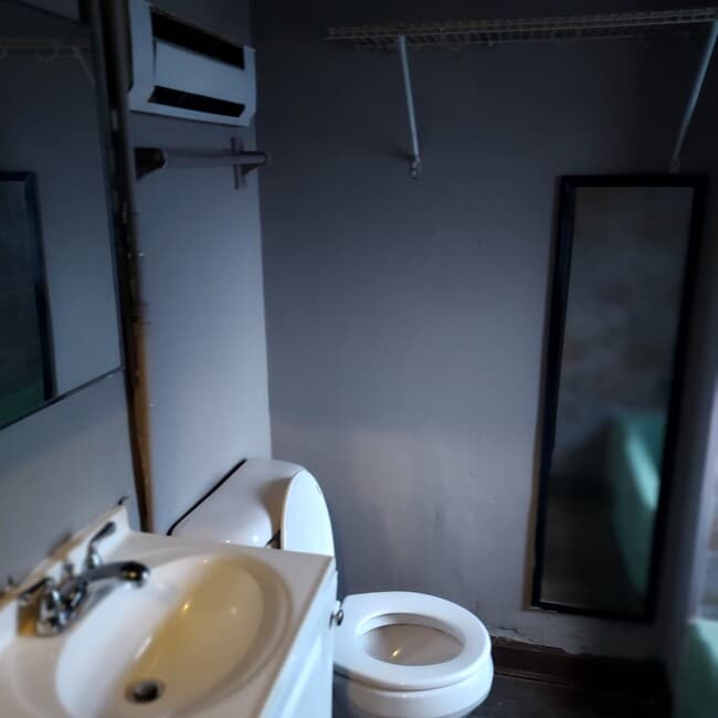 Building Photo - 413 Locust St