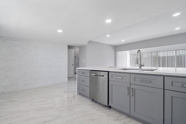 Foto del edificio - 710 NE 23rd Ave