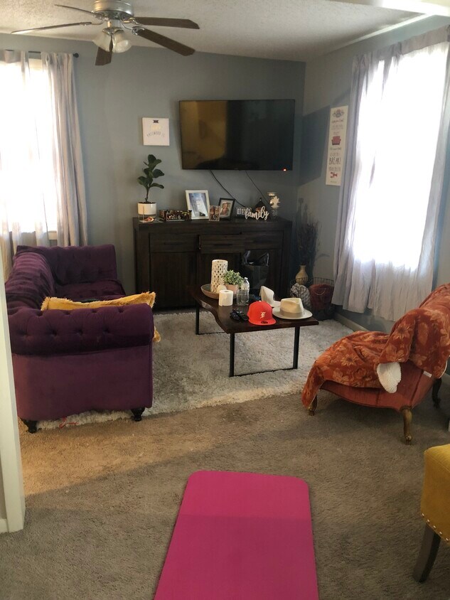 Living room - 220 W 34th St