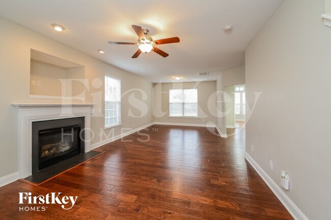 Foto del edificio - 6052 Glen Way Dr