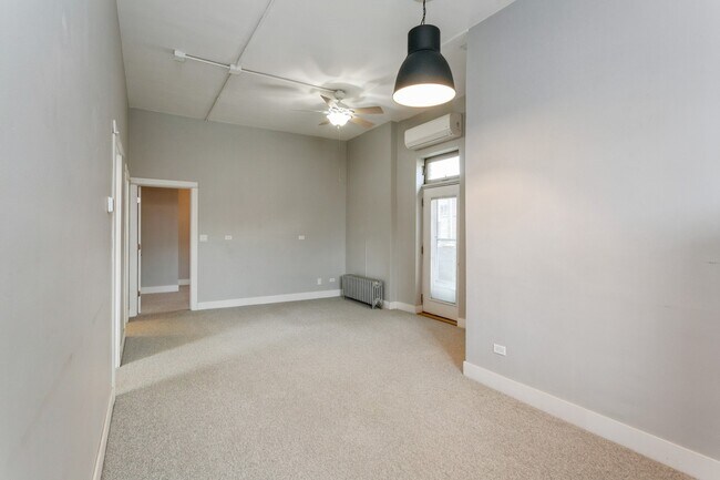 Building Photo - 5856 N Elston Ave