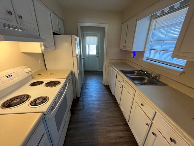 Building Photo - 2071 Cooperwell Dr