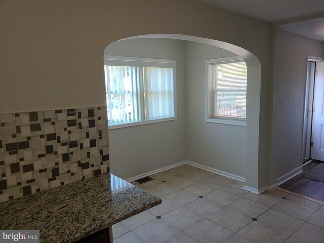 Foto del edificio - 1376 Easton Rd