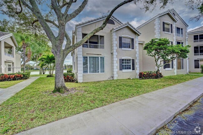 Building Photo - 2850 N Oakland Forest Dr