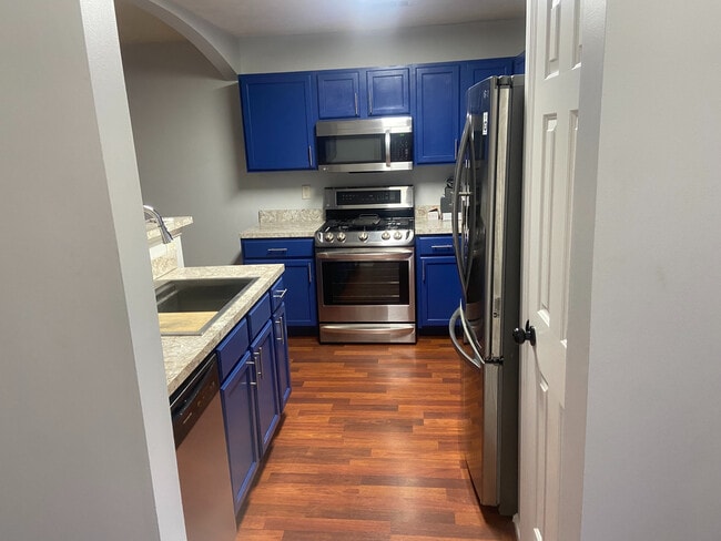 Foto del edificio - Room in Townhome on Waverly Hills Dr