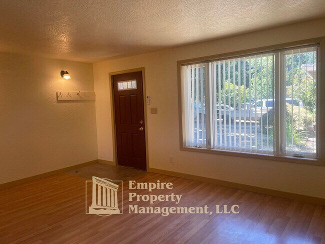 Foto del edificio - 4355 River Rd