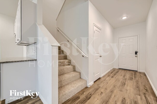 Building Photo - 7384 Parkside Pl Dr