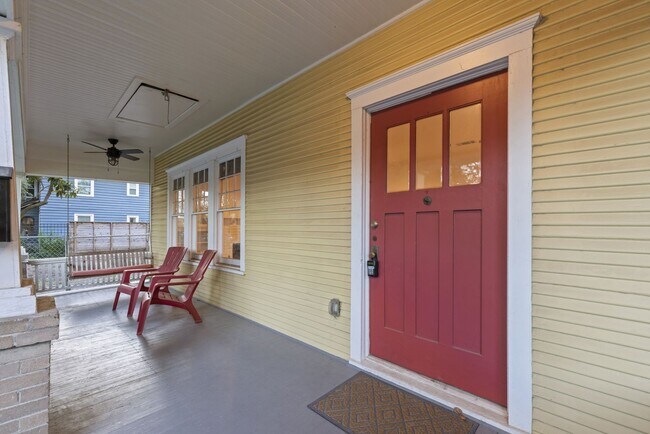 Building Photo - Montrose Gem: 2-Bed Bungalow