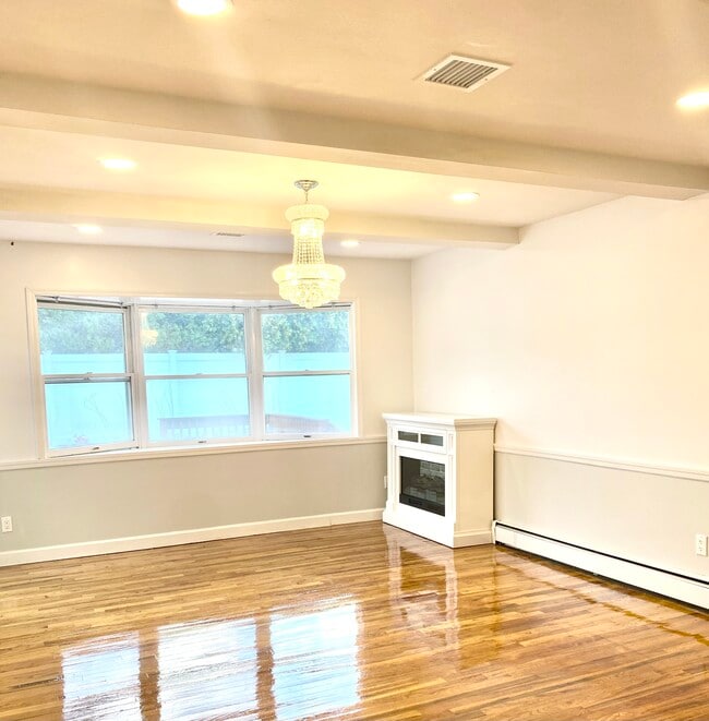 Building Photo - 418 S Marginal Rd