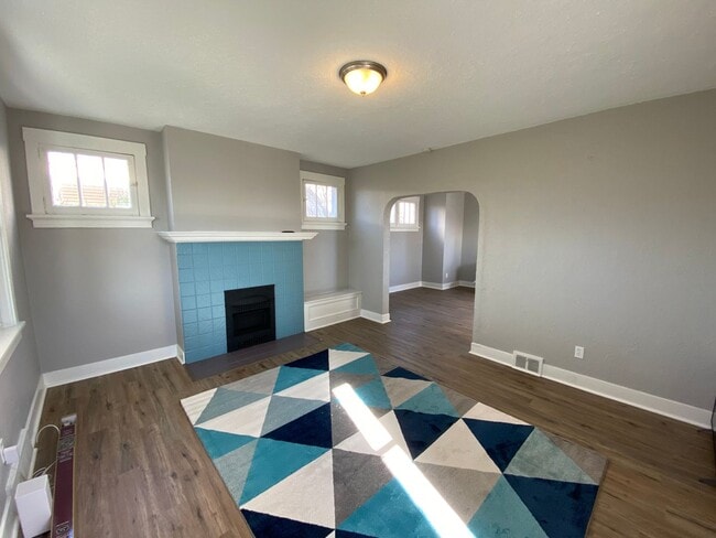 Building Photo - Newly Renovated Single Family House For Rent!