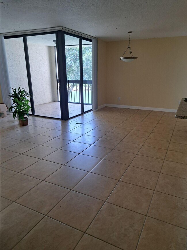 Building Photo - 820 Lavers Cir