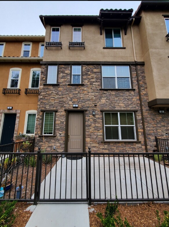 front - 17 Aliso Ridge Loop