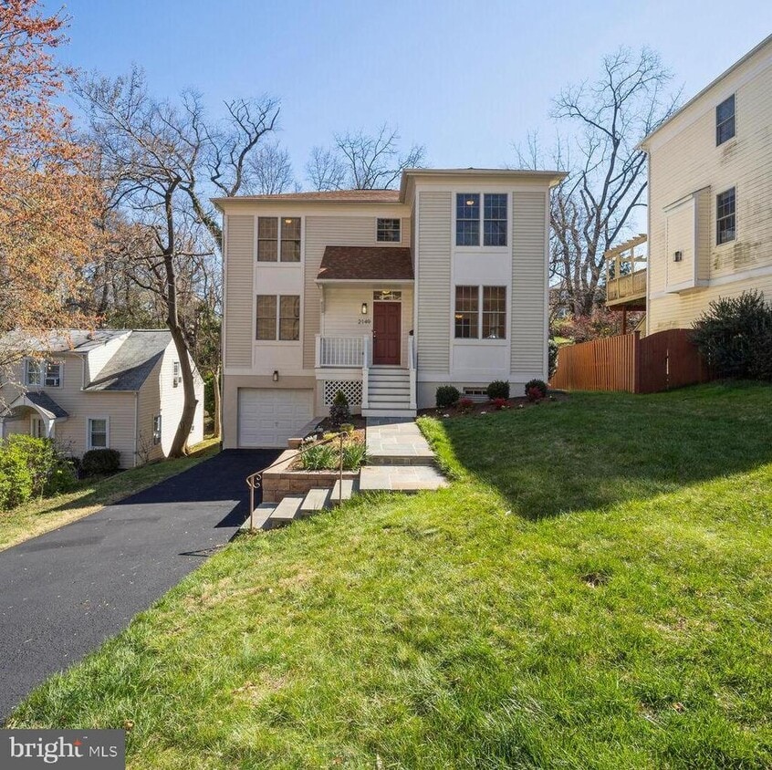 Primary Photo - 2149 N Taylor St