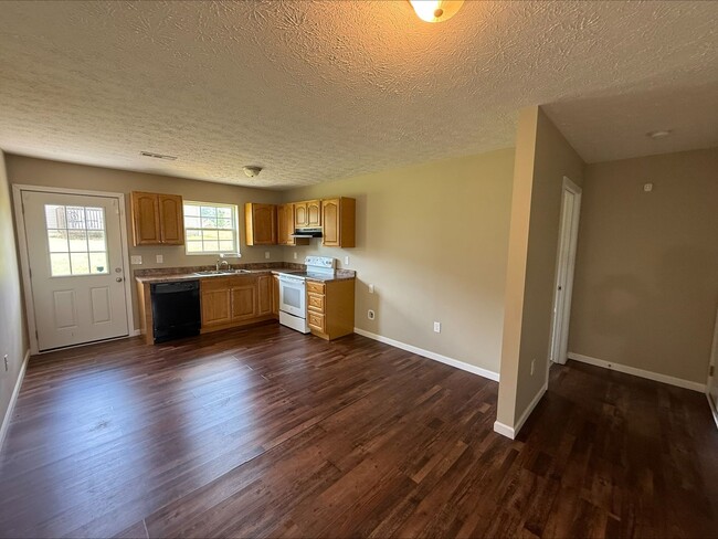 Building Photo - Single Family Home in White Pine TN