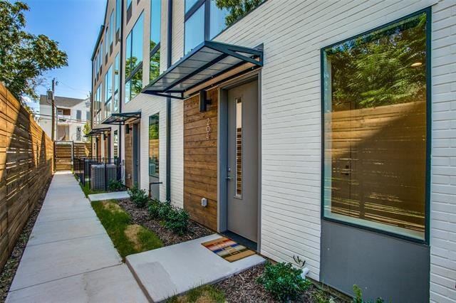 Building Photo - 4419 Cabell Dr