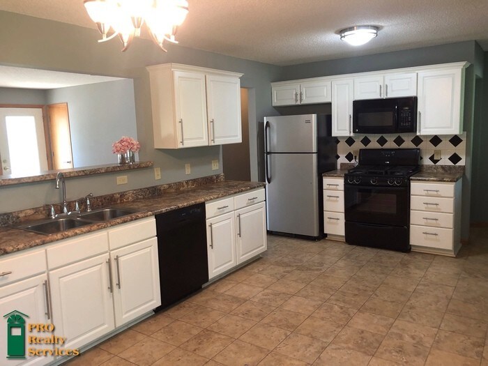 Primary Photo - 3 Bedroom Home with Great 3 Season Porch