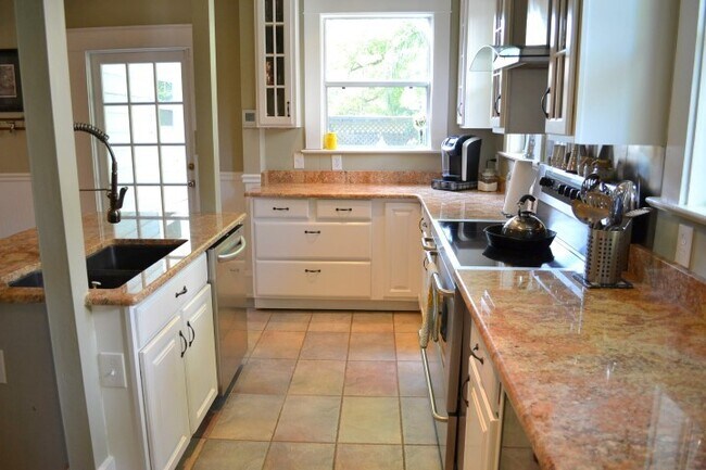 Foto del edificio - Absolutely Gorgeous 3 BR home in Thornton ...