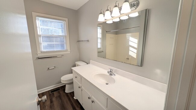 Hall Bath - 904 Clearwater Dr