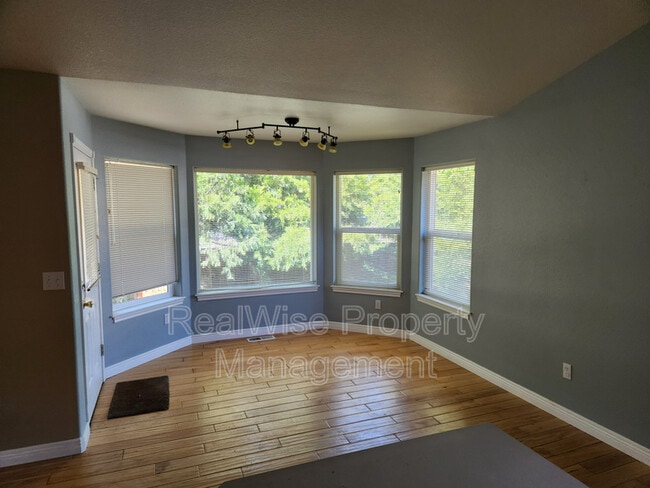 Building Photo - 2412 SE Waldon Ave