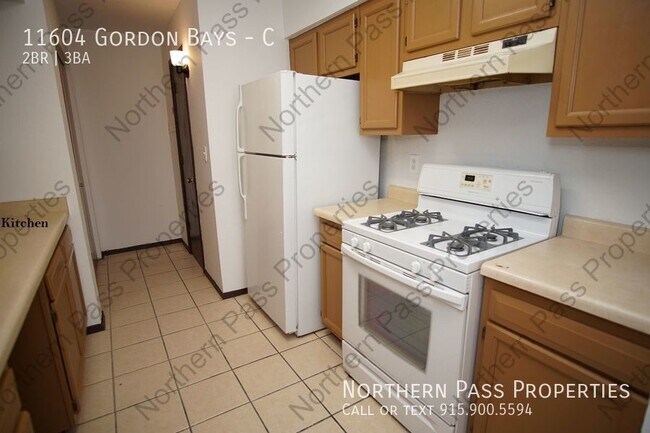 Foto del edificio - Cozy 2 BDR Townhome Near George Dieter!