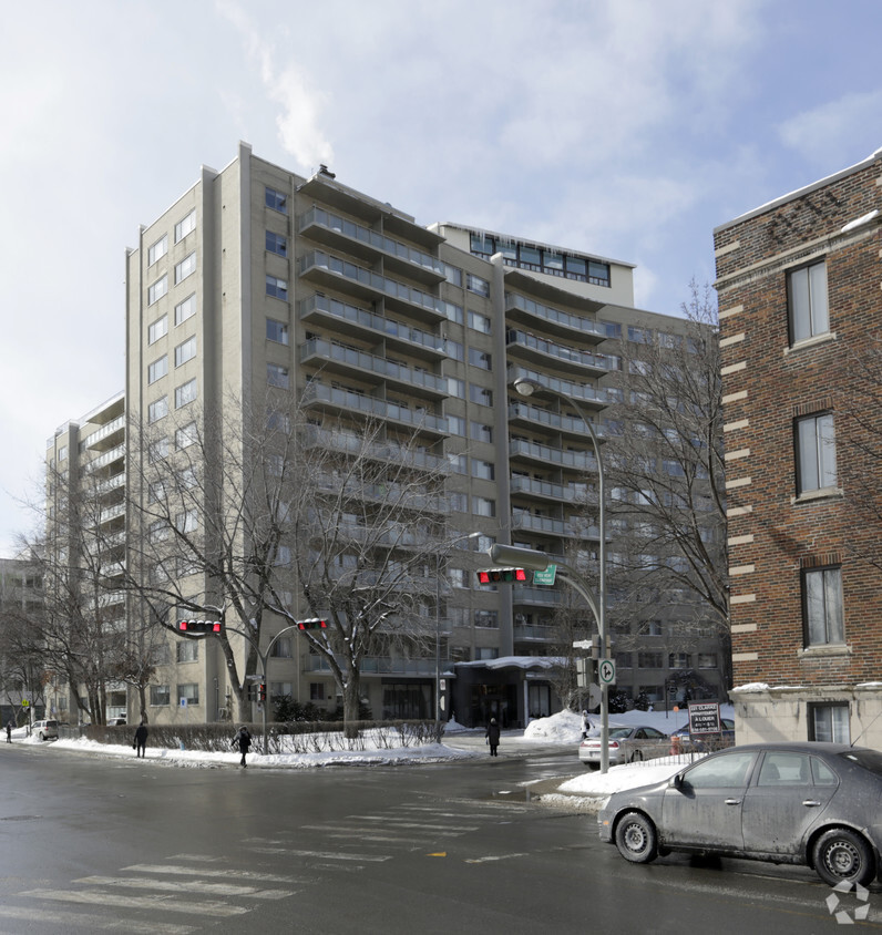 Photo du bâtiment - Royale Westmount Appartements