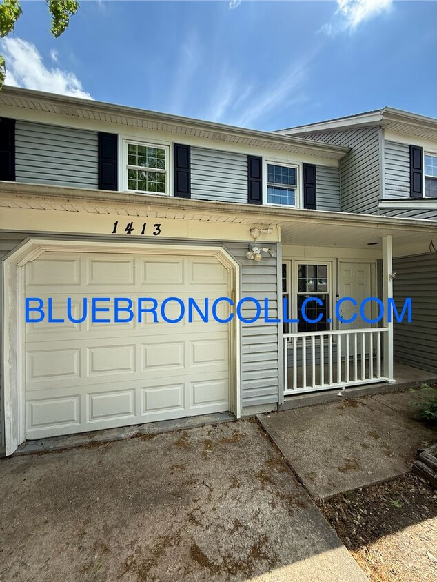 Foto principal - Stunning 3 bedroom 2.5 bath with modern up...