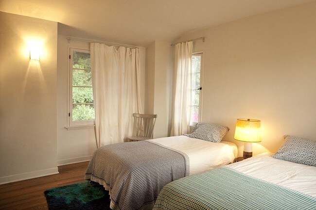 Building Photo - 2415 Meadow Valley Ter