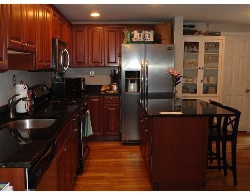 Building Photo - 19 Railroad St