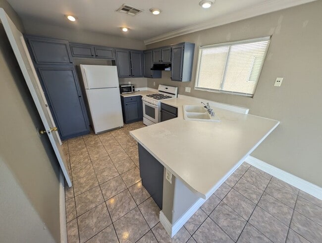 Foto del edificio - 4368 Holden St