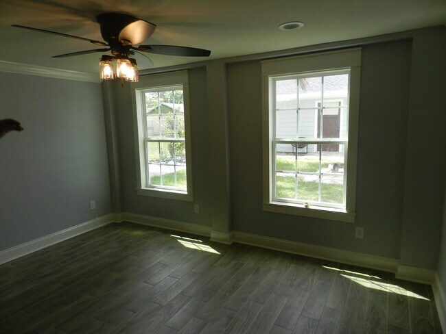 Large Master bedroom - 5315 Avenue R