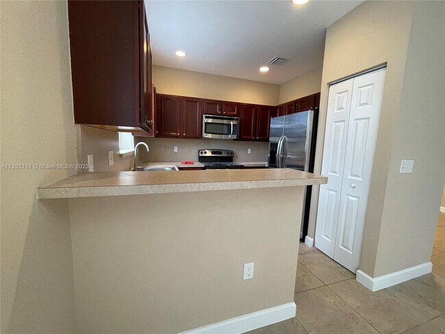 Foto del edificio - 1019 NE 208th St