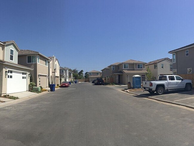Building Photo - 754 N Bliss Ln, Clovis, CA 93611
