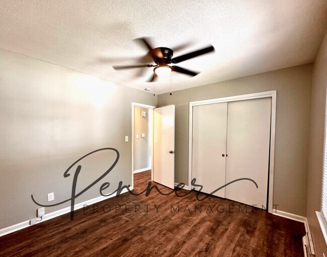 Foto del edificio - 11317 E 13TH St