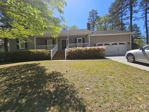 Building Photo - 704 Midmar St