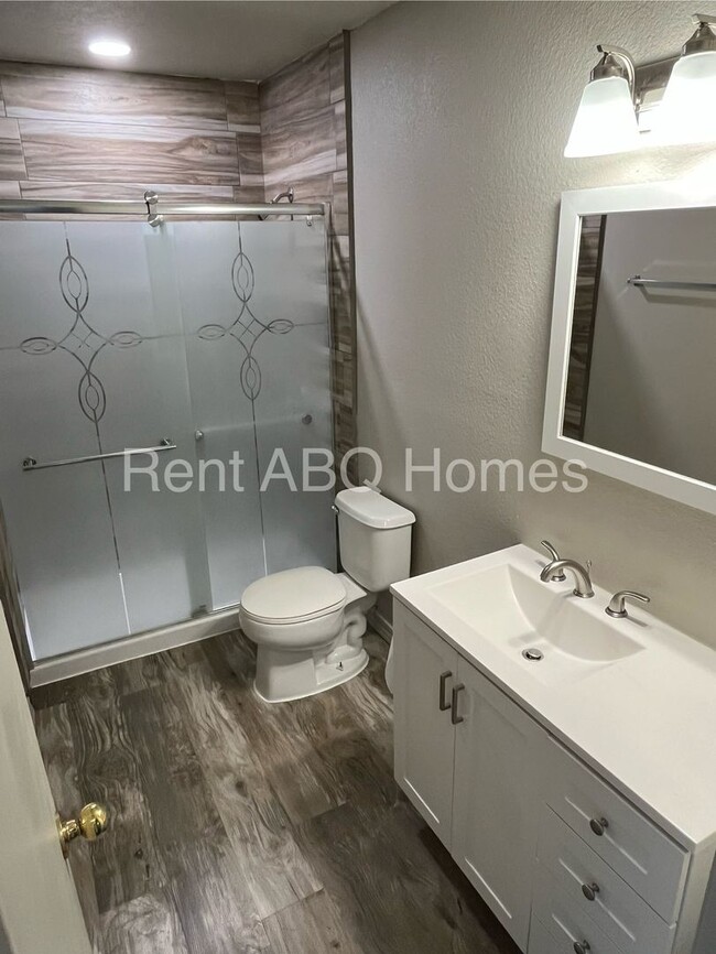 Foto del edificio - Home for Rent: 3 bd/2 ba, 1,350 sq ft near...