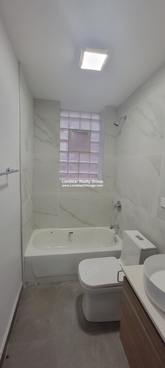 Foto del edificio - 1357 Estes