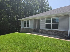 Building Photo - 637 Hidden Springs Dr