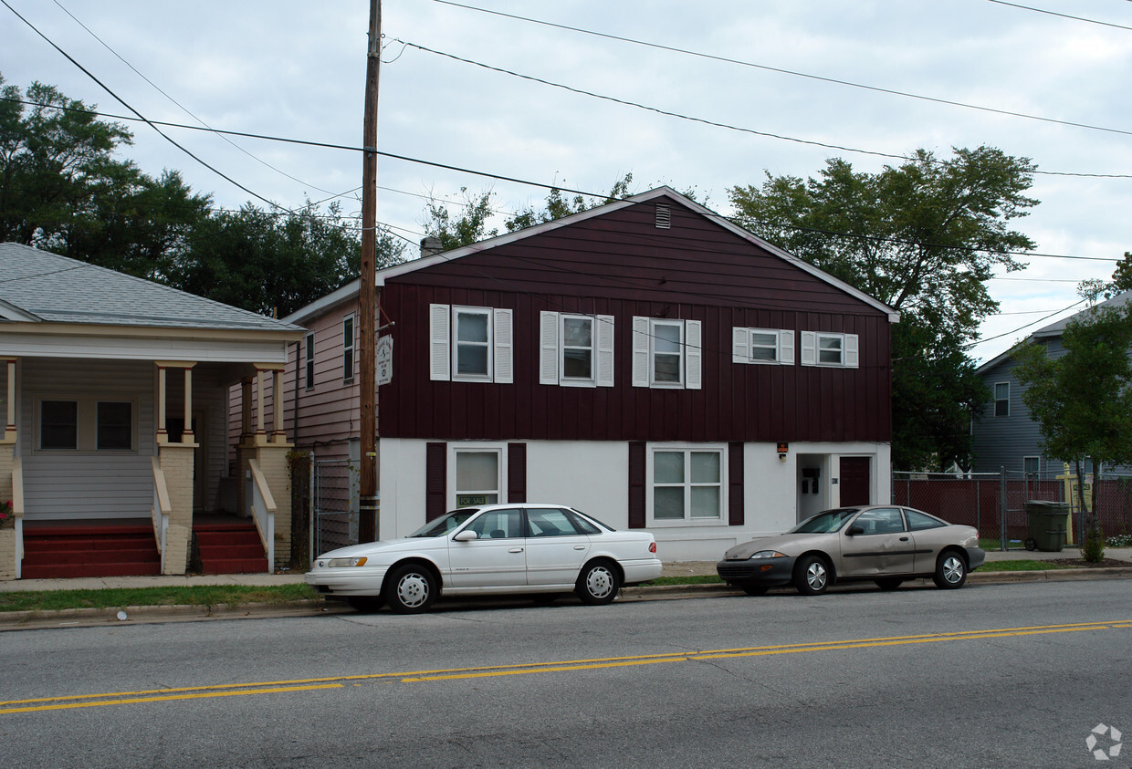 Building Photo - 813 Castle St