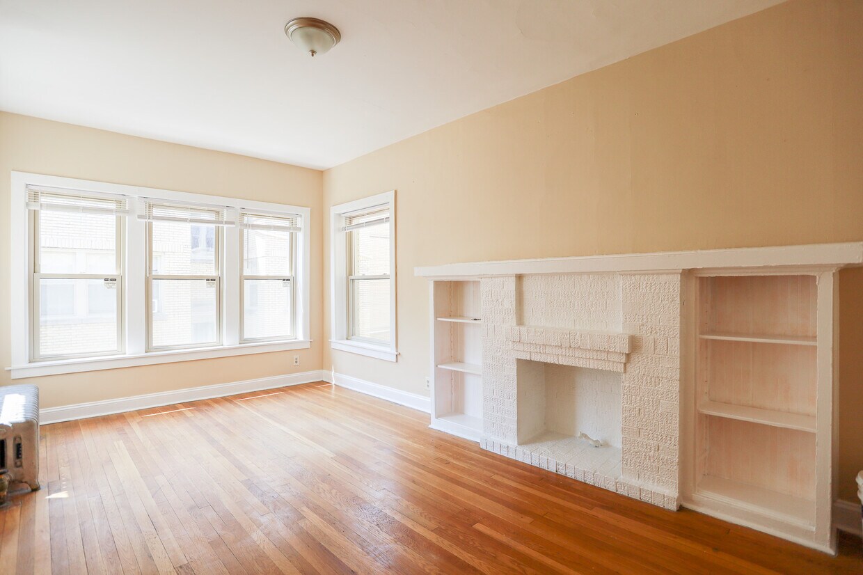 Primary Photo - 4730 N Spaulding Ave
