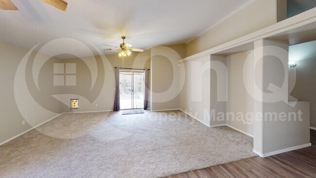 Foto del edificio - 577 W Lucky Penny Pl