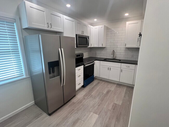 Building Photo - 1156 Orange Ave