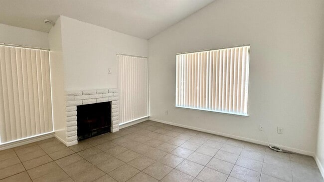 Foto del edificio - 665 S Coalinga St
