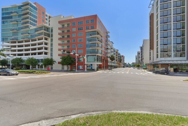 Building Photo - 1120 E Kennedy Blvd