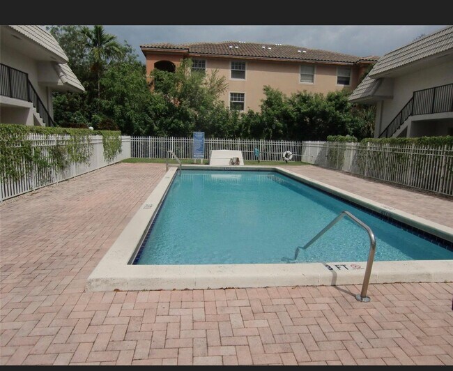 Foto del edificio - 3261 NW 102nd Terrace